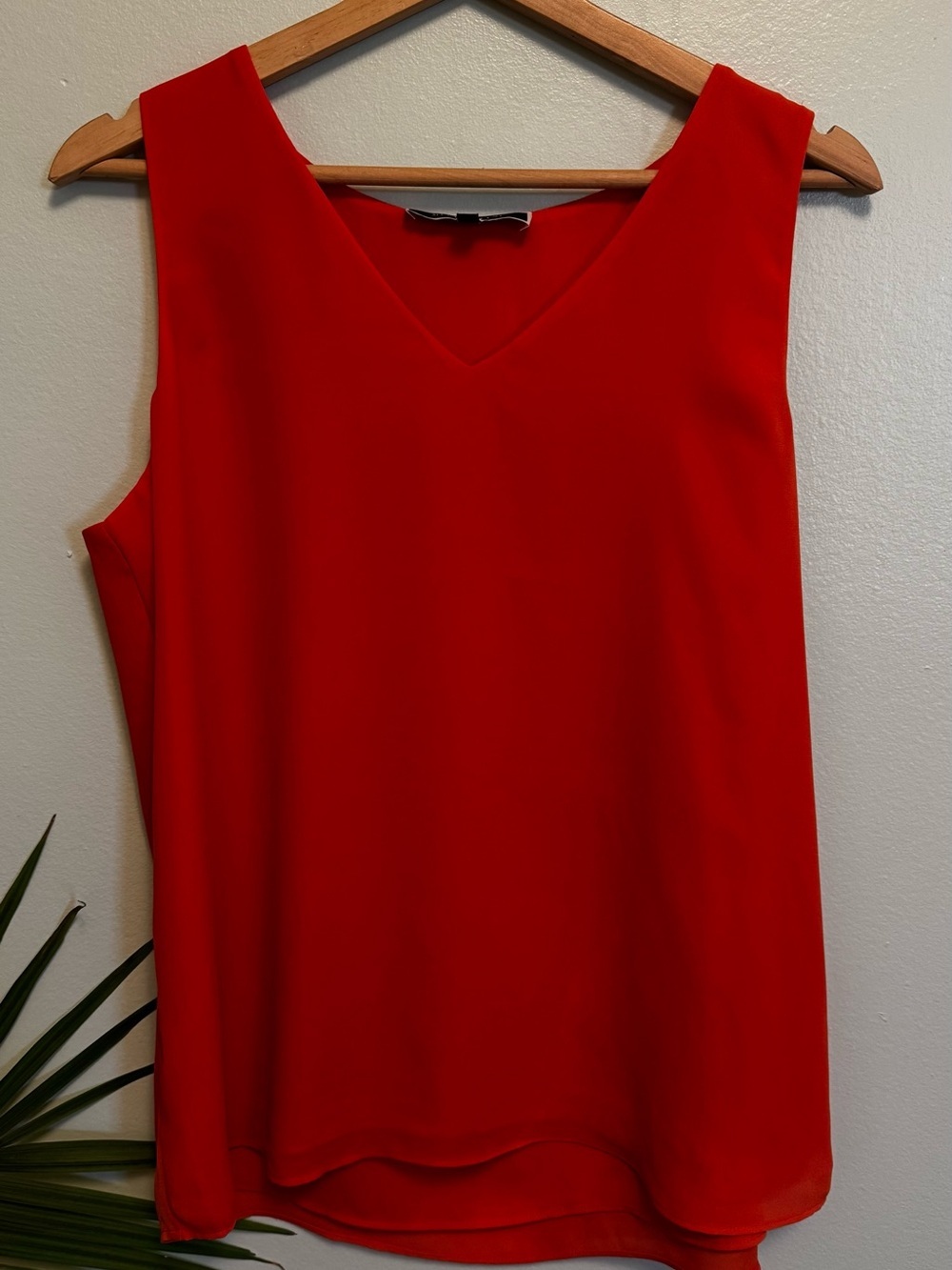 Women's V-Neck Sleeveless Camisole in Bright Red